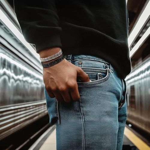 Elioré™ – Náramek Harmonie z Leštěné Oceli a Magnetické Energie